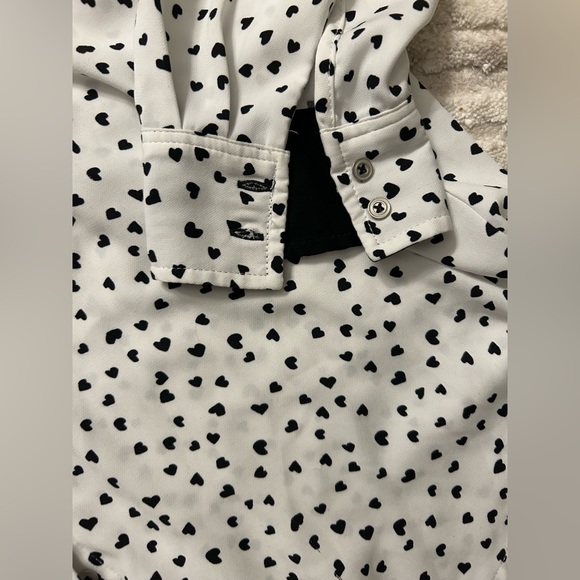 Heart Print black and white blouse - Picture 4 of 6